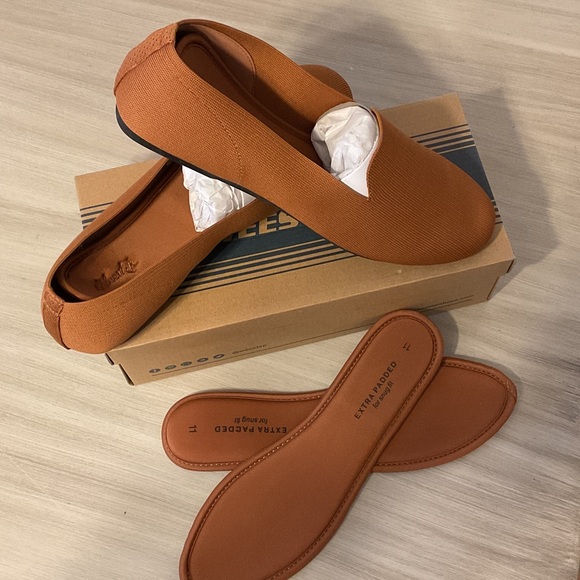 Elegant Women's Brown Loafers - Picture 5 of 6